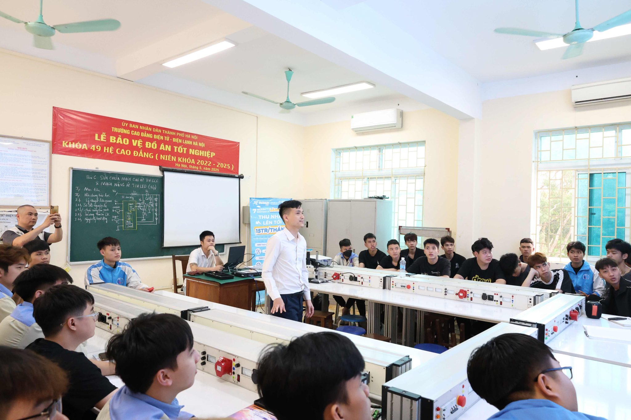 Khoa Công nghệ thông tin và Truyền thông