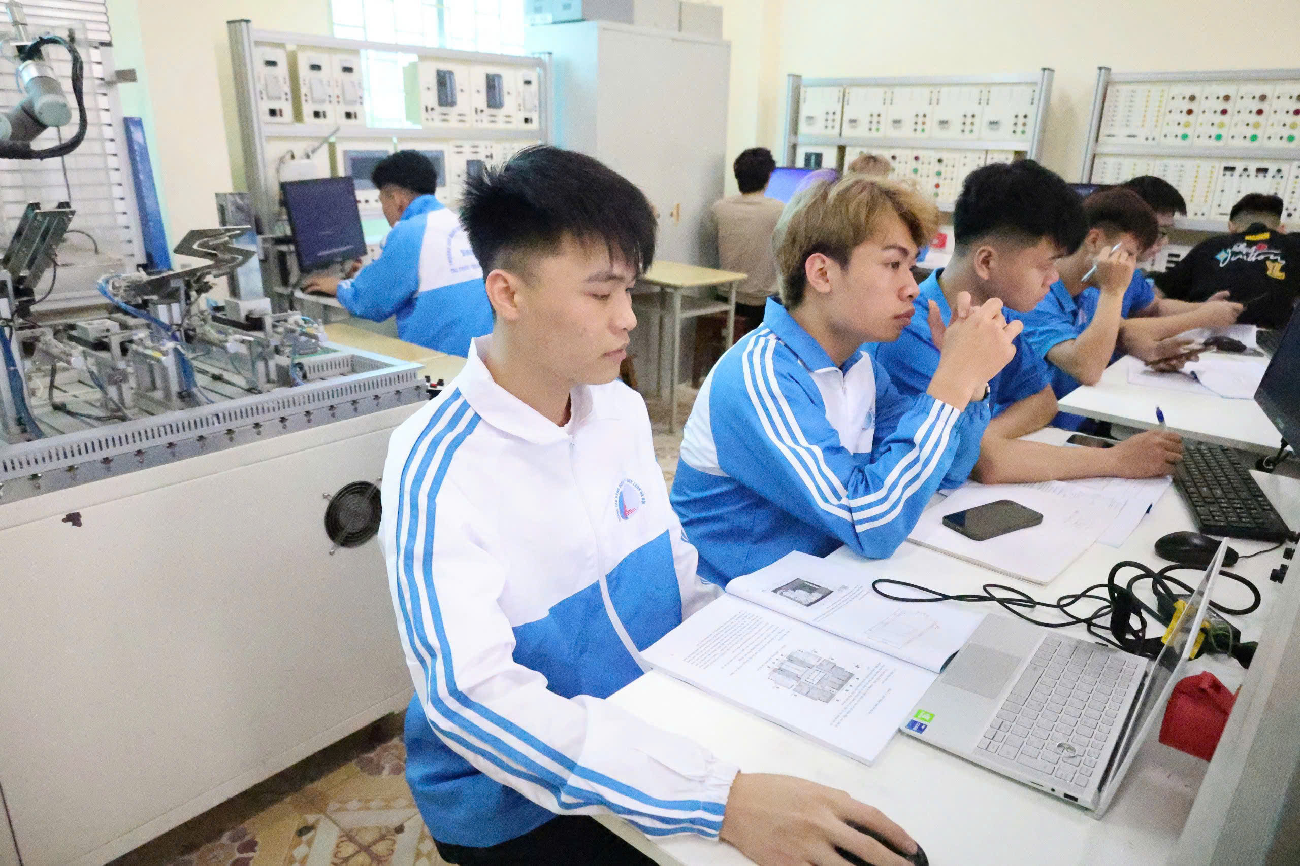Khoa Công nghệ thông tin và Truyền thông